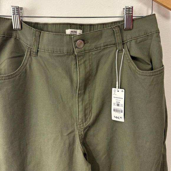 Ardene’s Women’s Green Cargo Pants - Picture 3 of 9